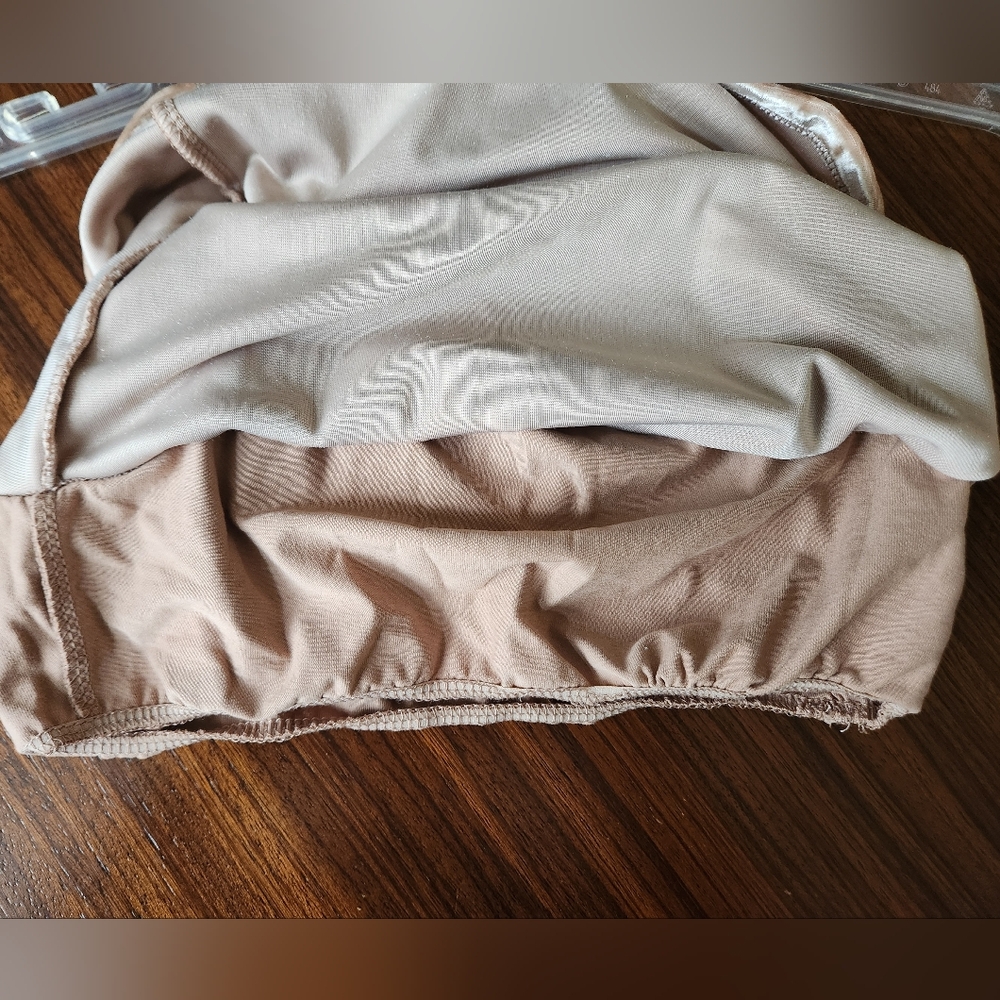 Hollister Women's Crushed Velvet Tank Top, Taupe, XS - Picture 4 of 9